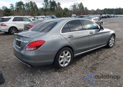 2015 Mercedes-Benz C 300 Luxury/Sport z USA, uszkodzony, nr VIN 55SWF4JB3FU074621